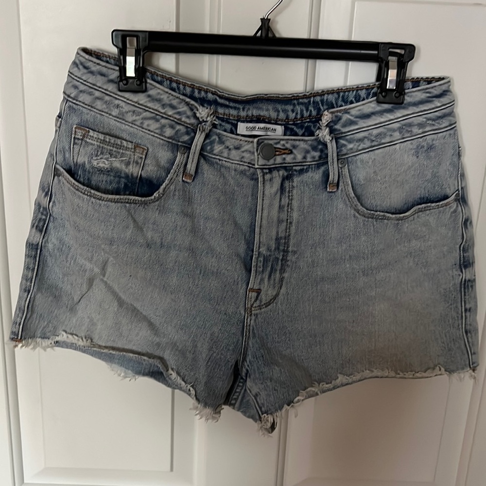 Good American uneven hem shorts